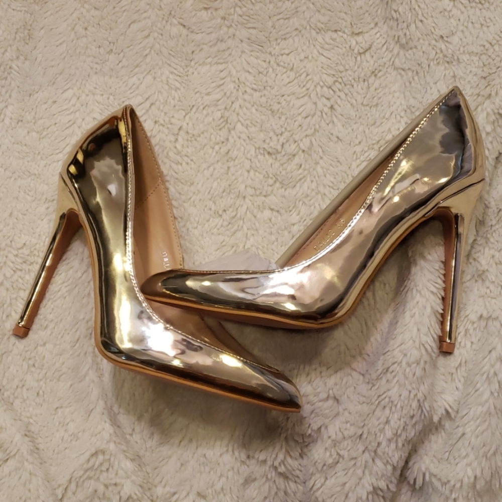 Gold Pumps